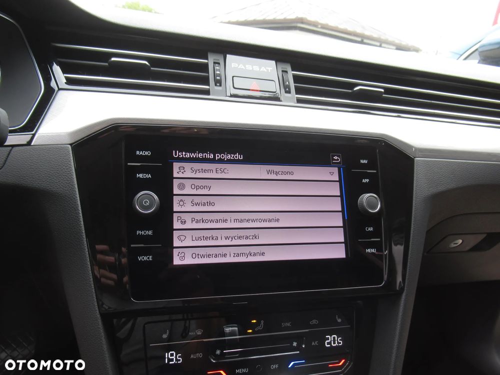 Volkswagen Passat 2.0 TSI Business DSG - 23