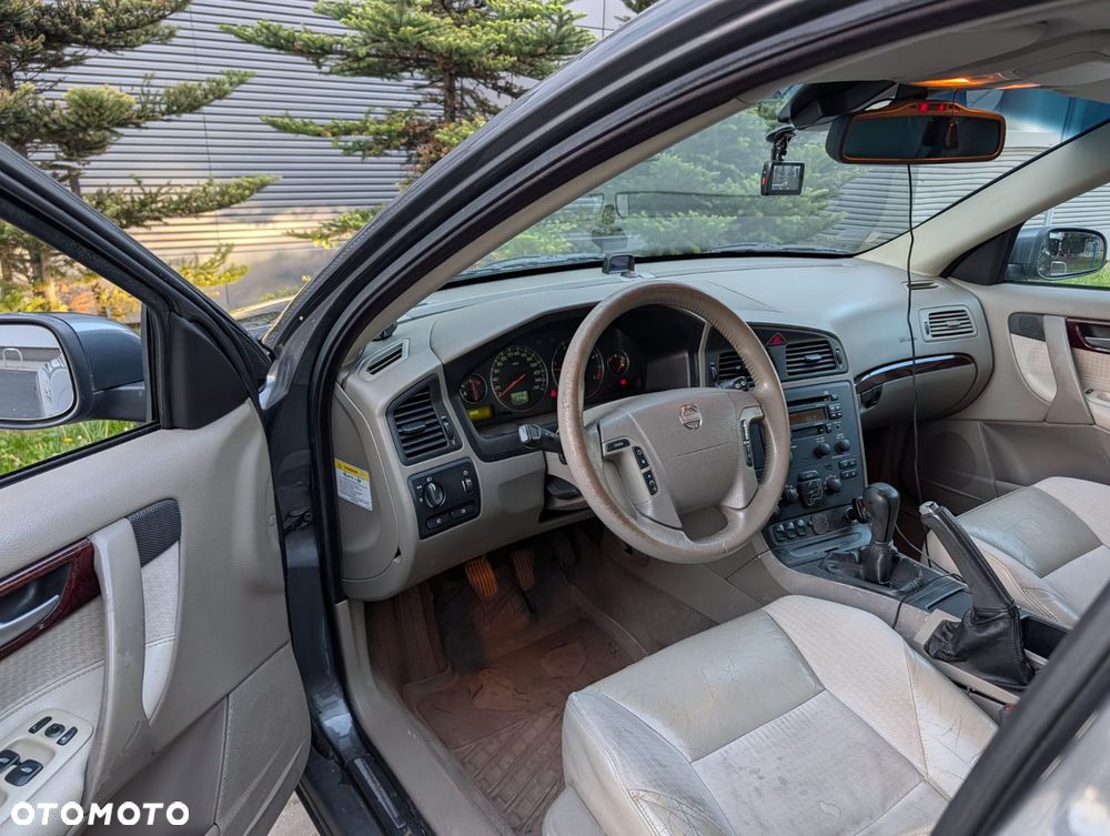 Volvo V70 2.4D5 Momentum - 8