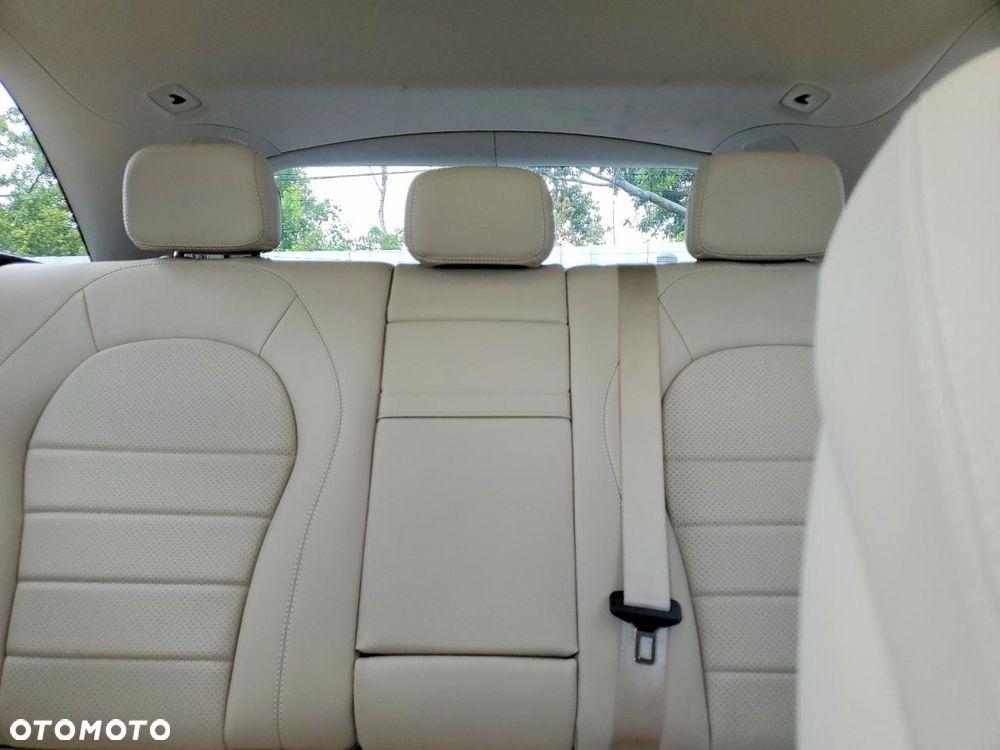 Mercedes-Benz GLC 300 4Matic 9G-TRONIC - 9