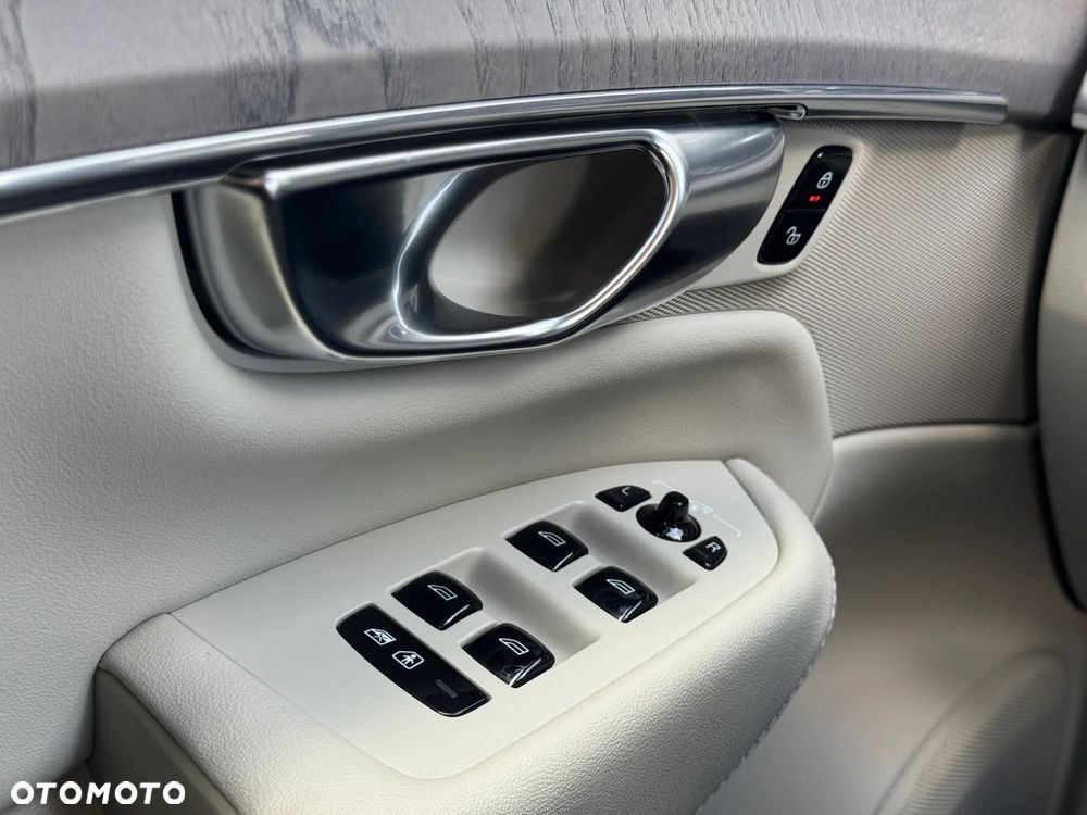 Volvo XC 90 B5 B AWD Plus Bright 7os - 24