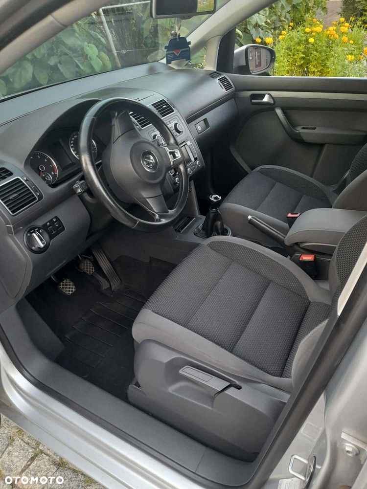 Volkswagen Touran 2012 photo 5