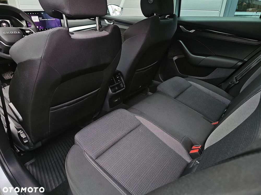 Skoda Octavia 1.5 TSI mHEV Selection DSG - 16