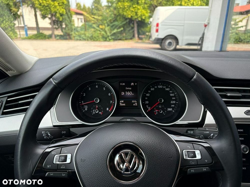 Volkswagen Passat - 20