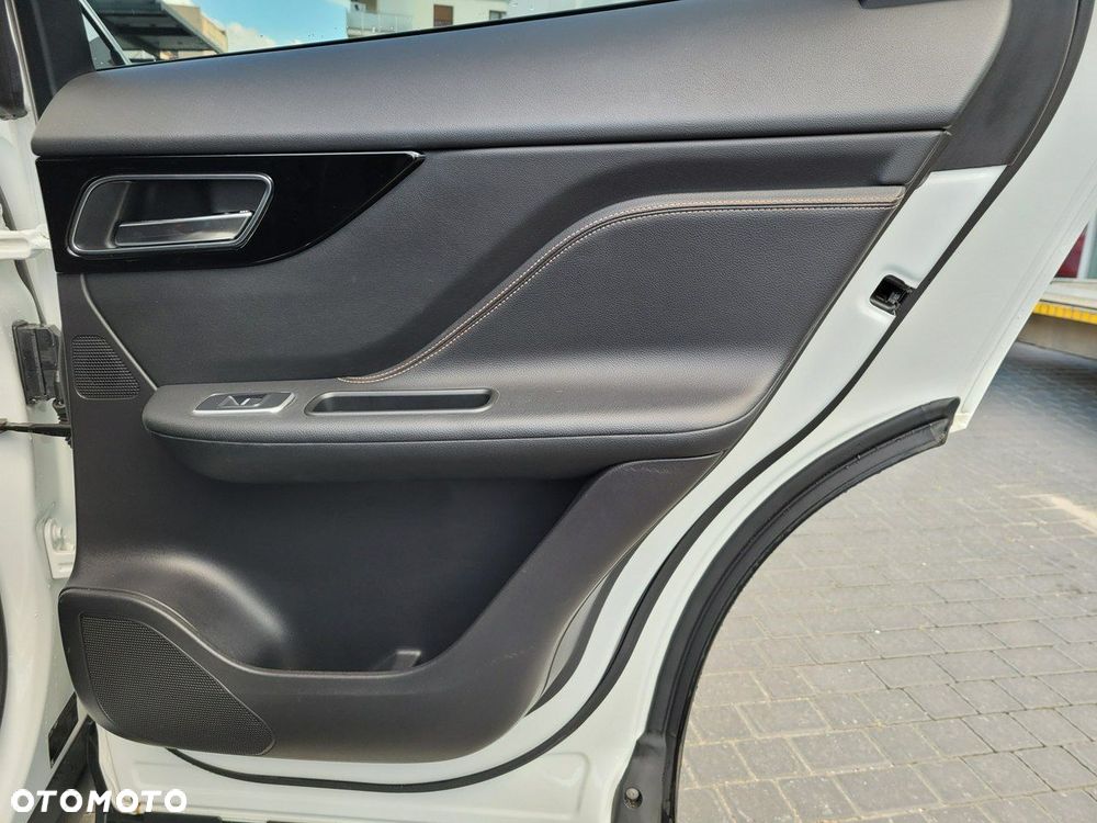 Jaguar F-Pace - 24