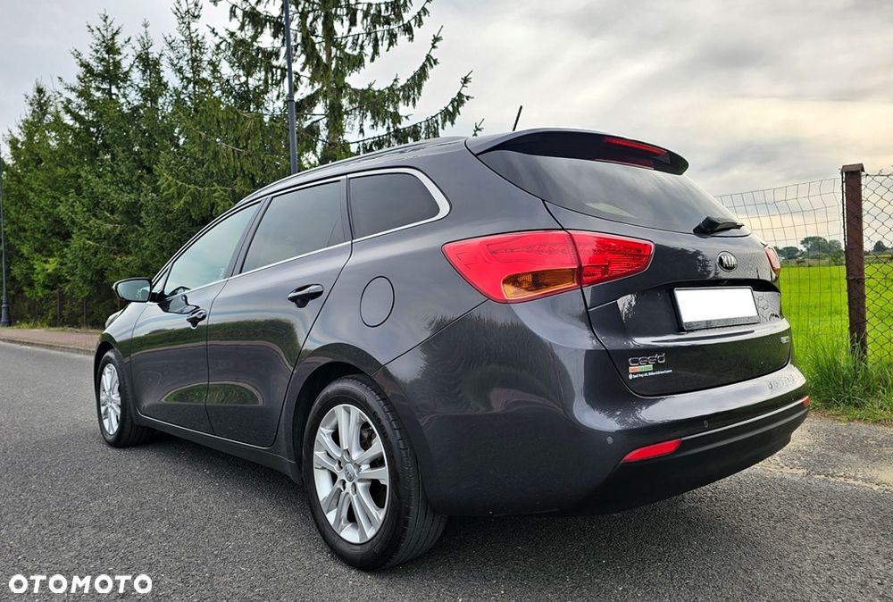 Kia Ceed 1.6 CRDi 128 Platinum Edition - 32
