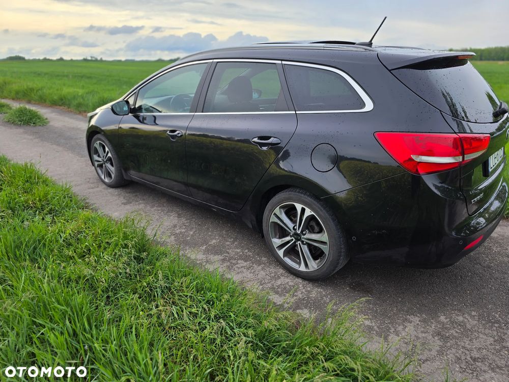 Kia Ceed 1.6 CRDi 136 DCT ISG Platinum Edition - 4