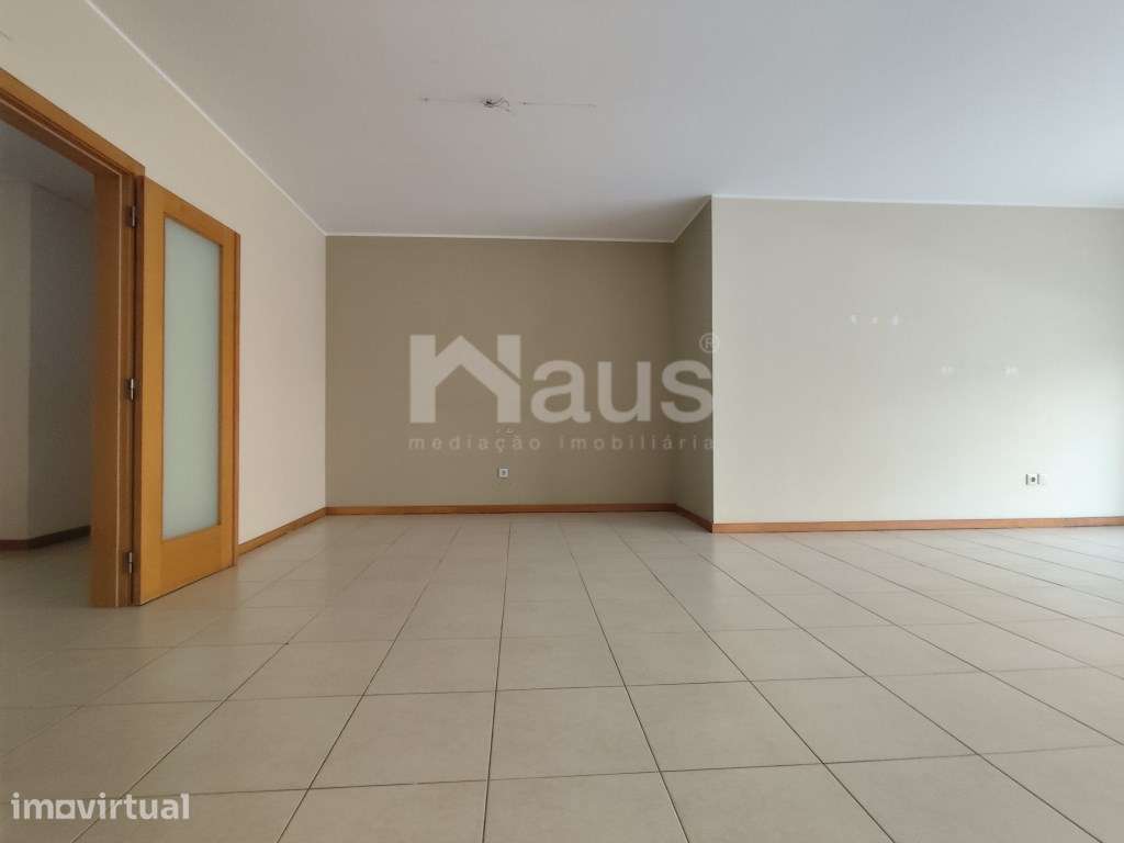T3 com varanda Garagem e 1 lugar de parqueamento - Vila Serena - Grande imagem: 3/24