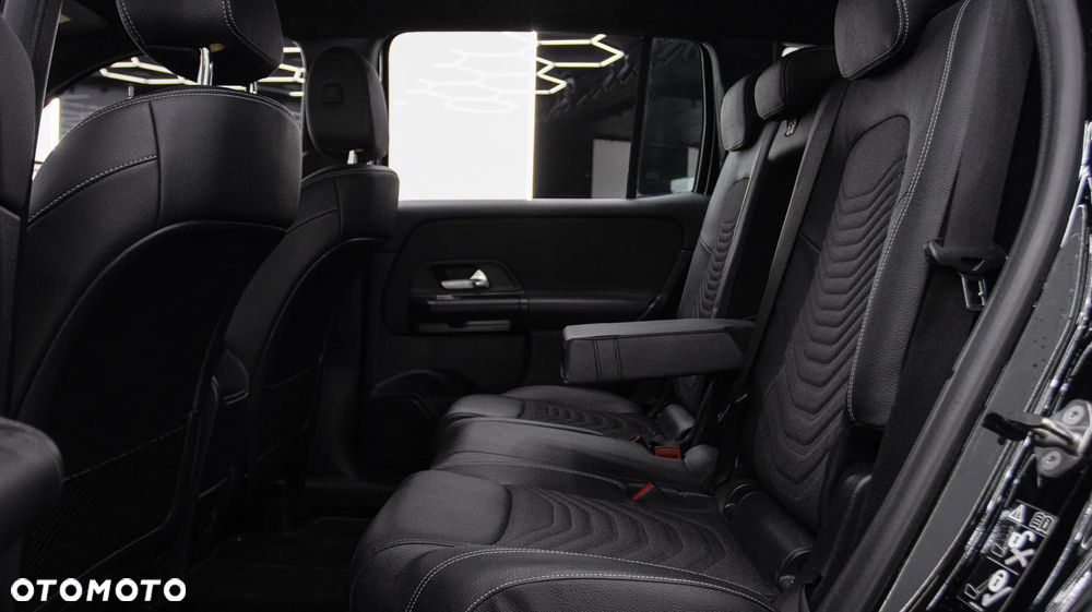 Mercedes-Benz GLB 200 7G-DCT - 19
