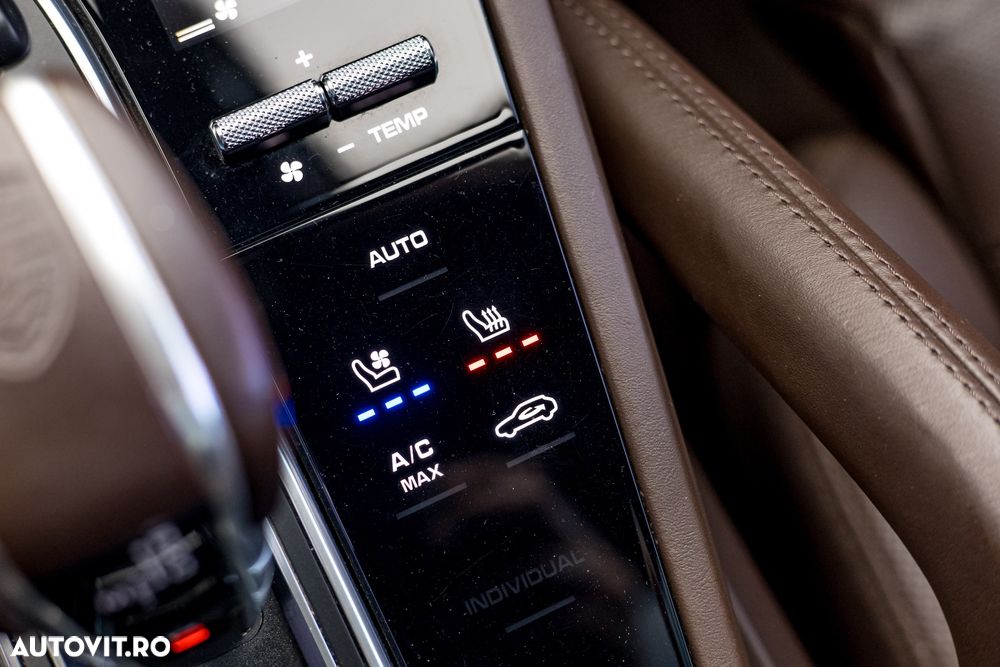 Porsche Cayenne - 30