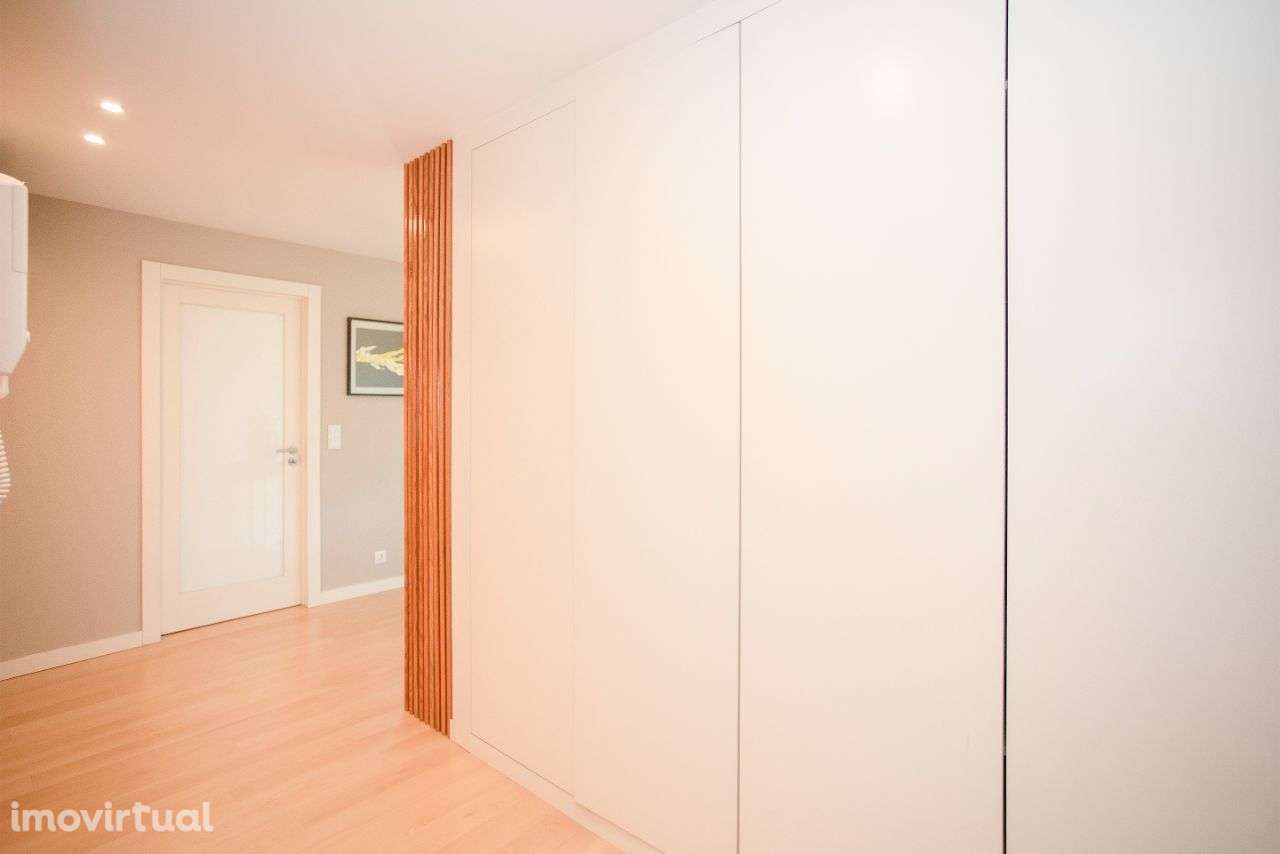 Apartamento T2 de referência semi-mobilado em condomínio fechado - Grande imagem: 4/53