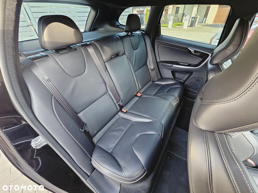 Volvo XC 60 D3 Drive-E R-Design Momentum - 35