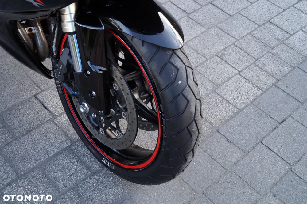 Suzuki GSX-R - 13