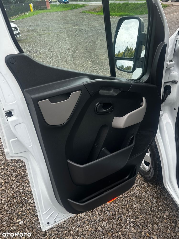 Nissan NV400 - 12