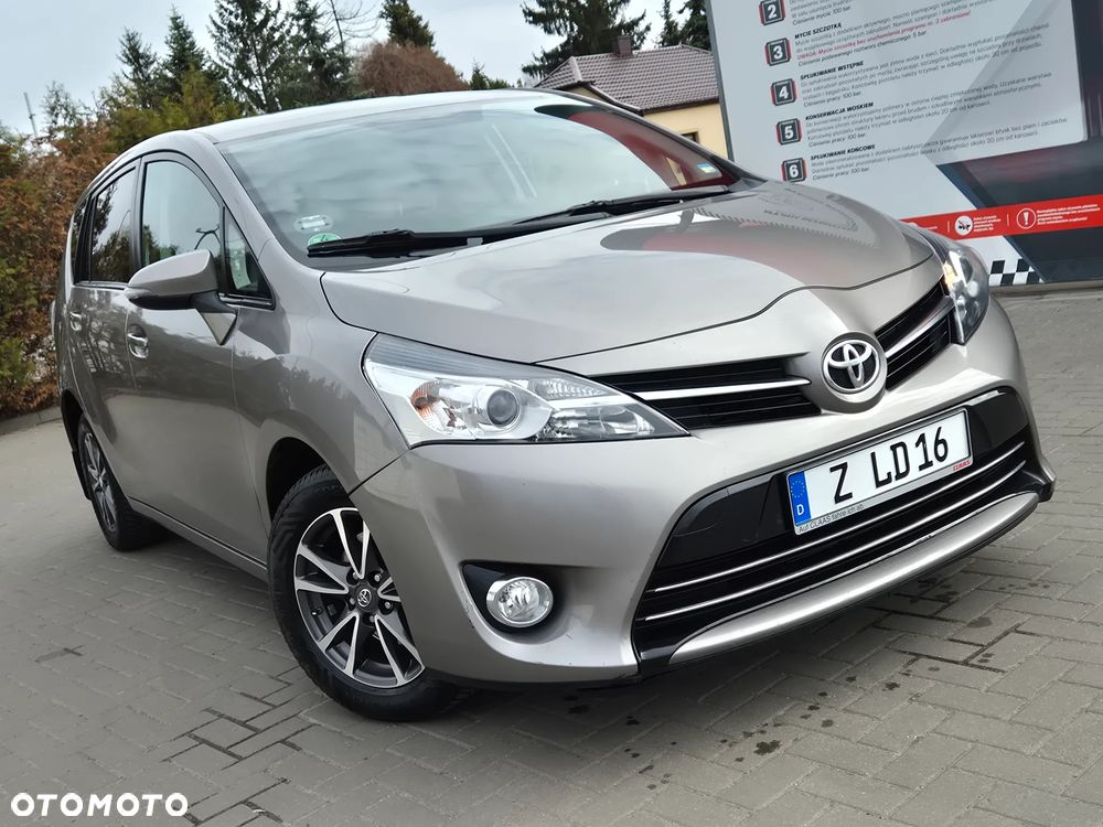 Toyota Verso 1.6 D-4D Prestige - 18