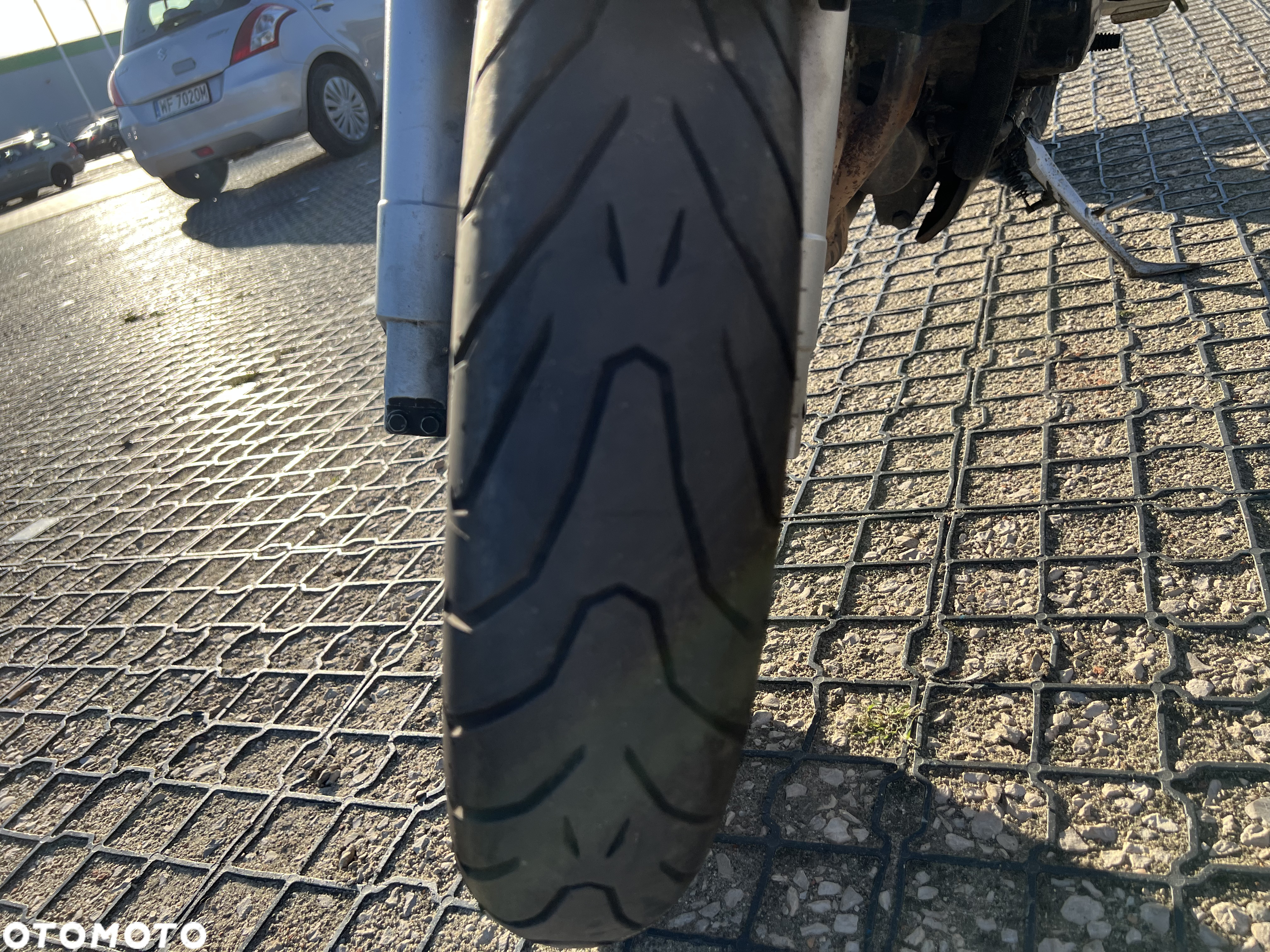 Suzuki GSR - 8