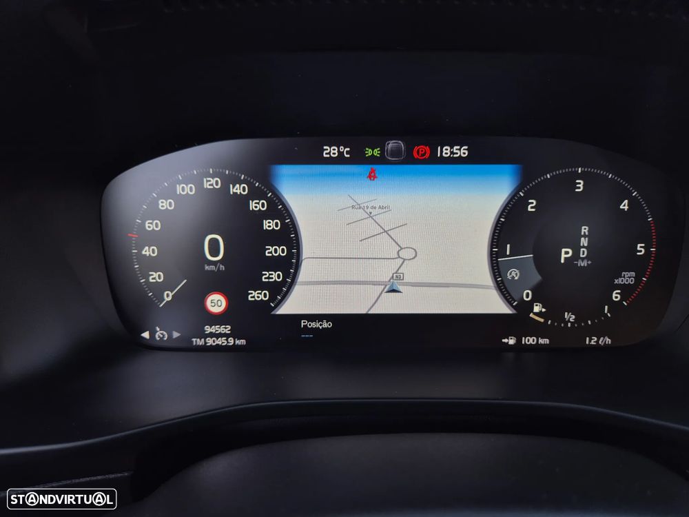 Volvo XC 40 2.0 D4 Momentum Plus AWD - 28