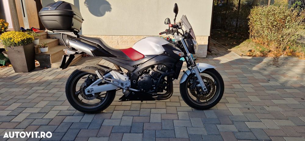 Suzuki GSR 600 - 1