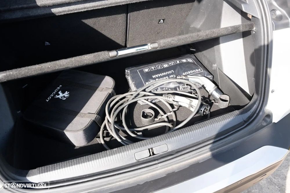 Peugeot e-2008 50 kWh GT - 26