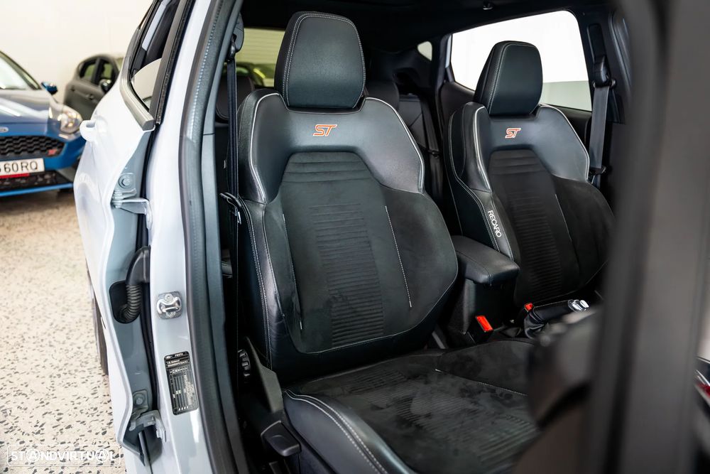 Ford Fiesta 1.5 EcoBoost ST - 38