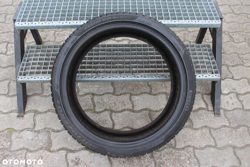 1x 255/35R21 98V XL PIRELLI WINTER SOTTOZERO 3 22r 7mm - 3