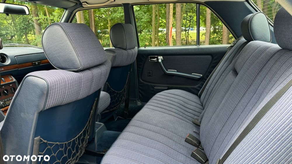 Mercedes-Benz W123 - 18