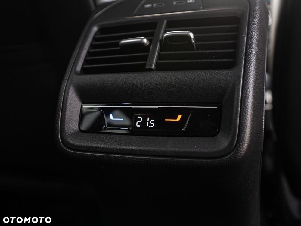 Volkswagen Passat - 25
