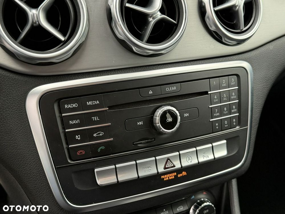 Mercedes-Benz GLA 180 7G-DCT AMG Line - 27