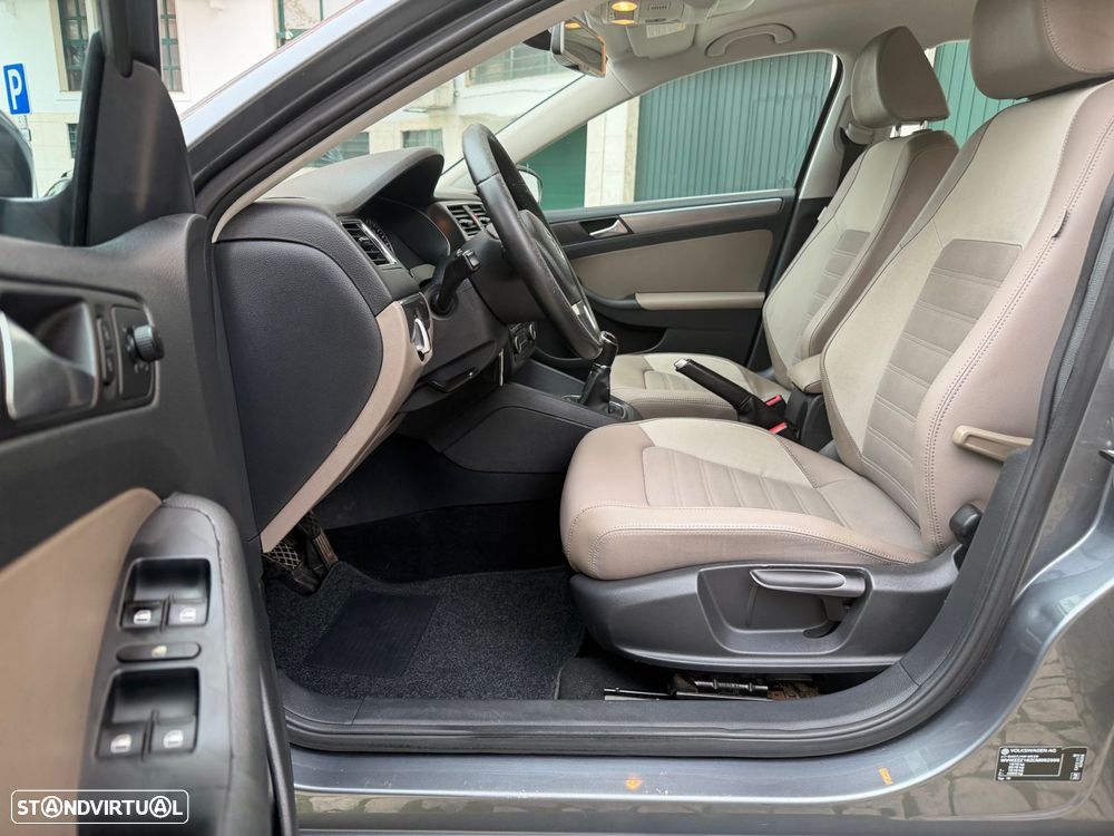 VW Jetta 1.6 TDi Confortline - 9