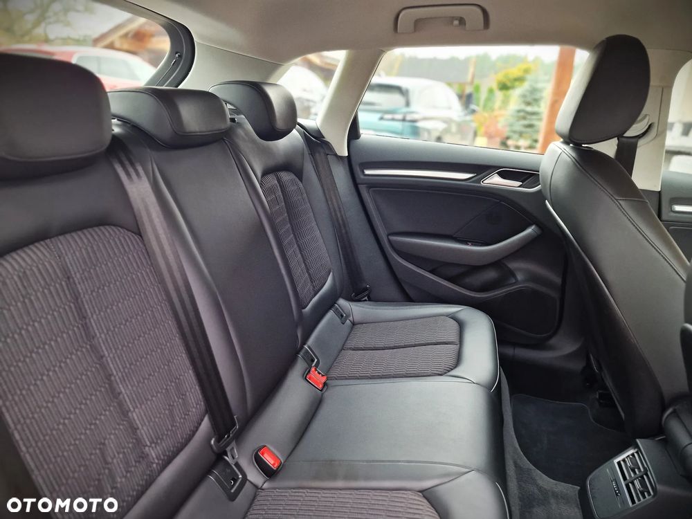 Audi A3 Sportback 1.4 TFSI CoD Ambiente - 32