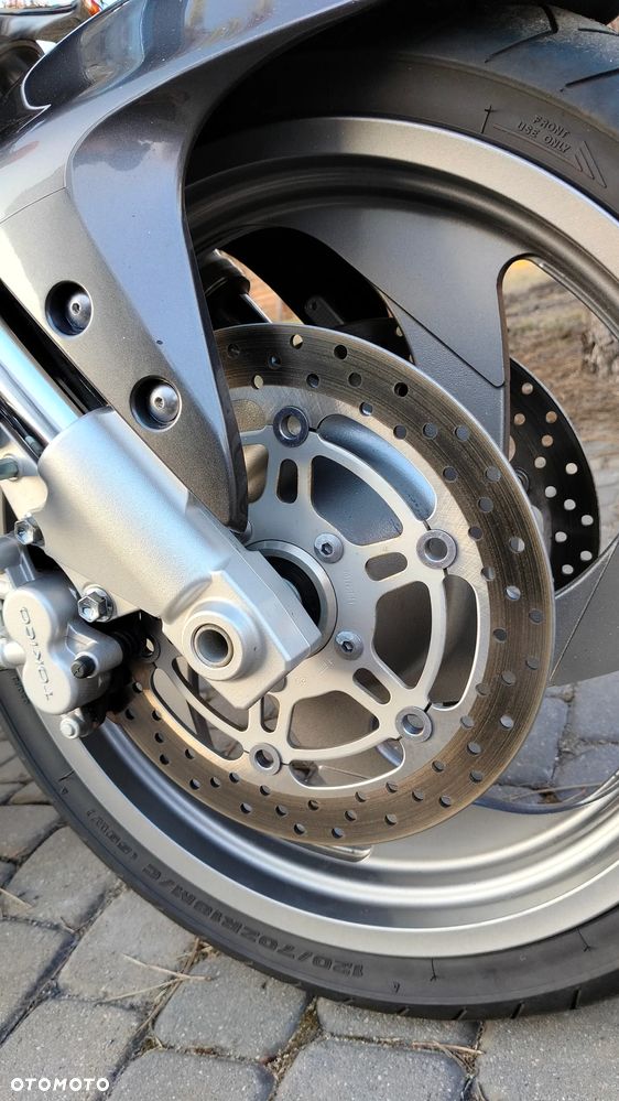 Suzuki Boulevard - 13