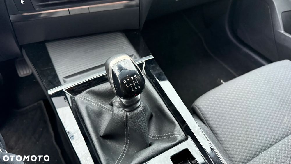 Opel Astra 1.2 Turbo Start/Stop Business Edition - 21