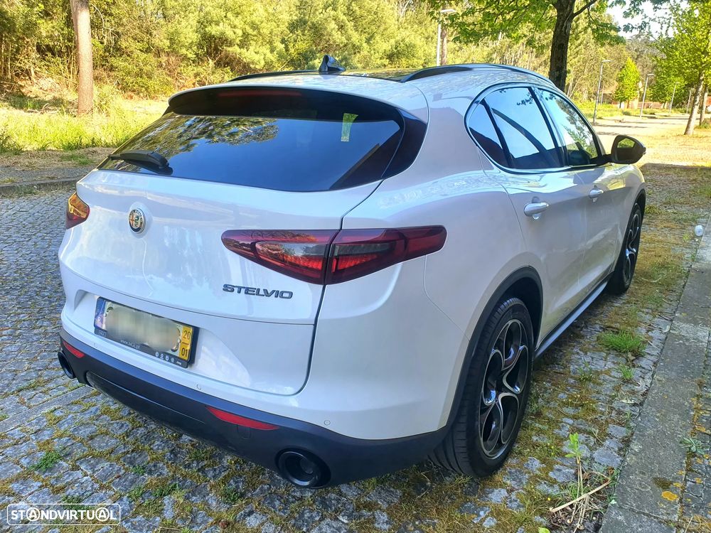 Alfa Romeo Stelvio 2.2 D B-Tech AT8 - 25