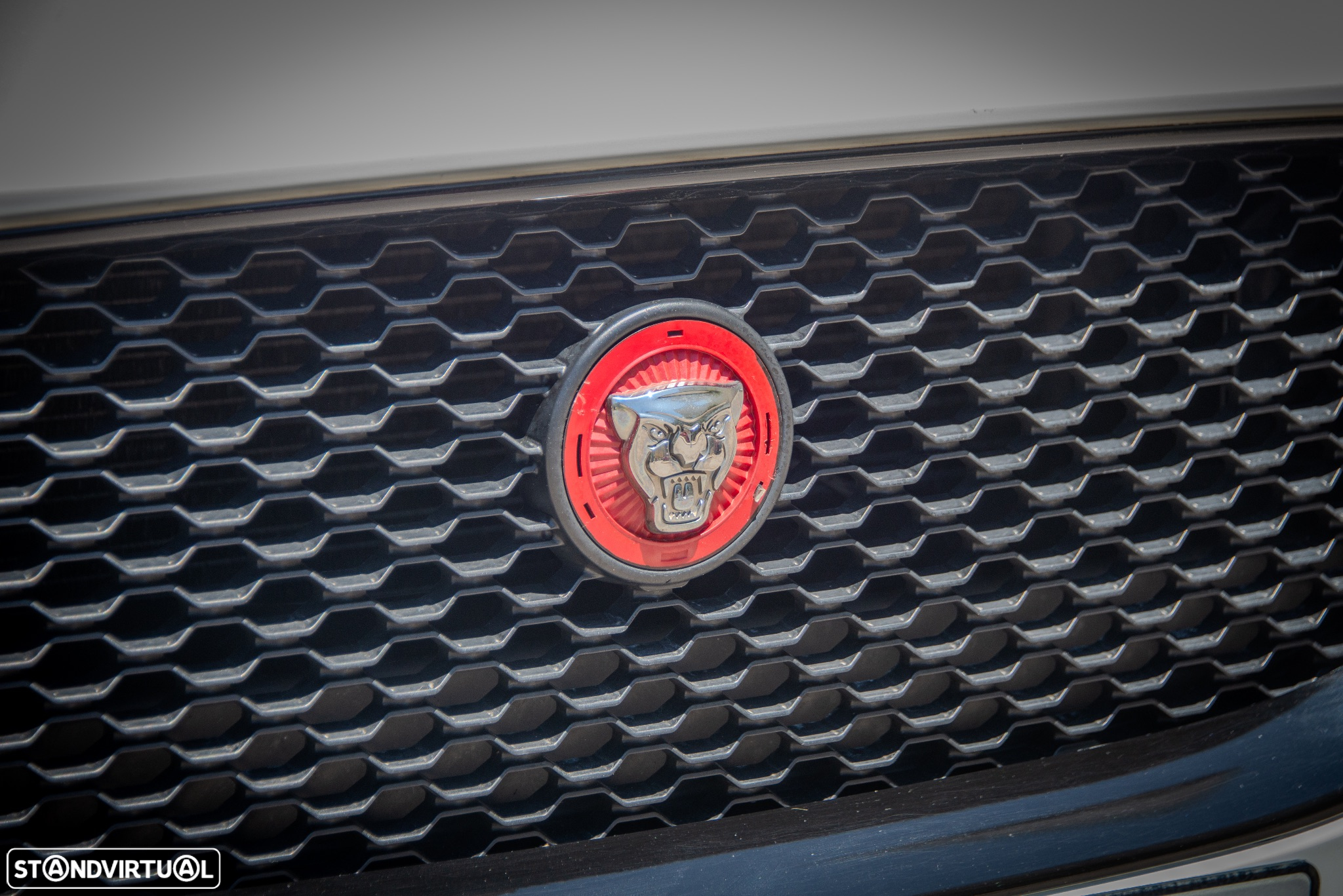Jaguar XE 2.0 D R-Sport AWD Aut. - 15