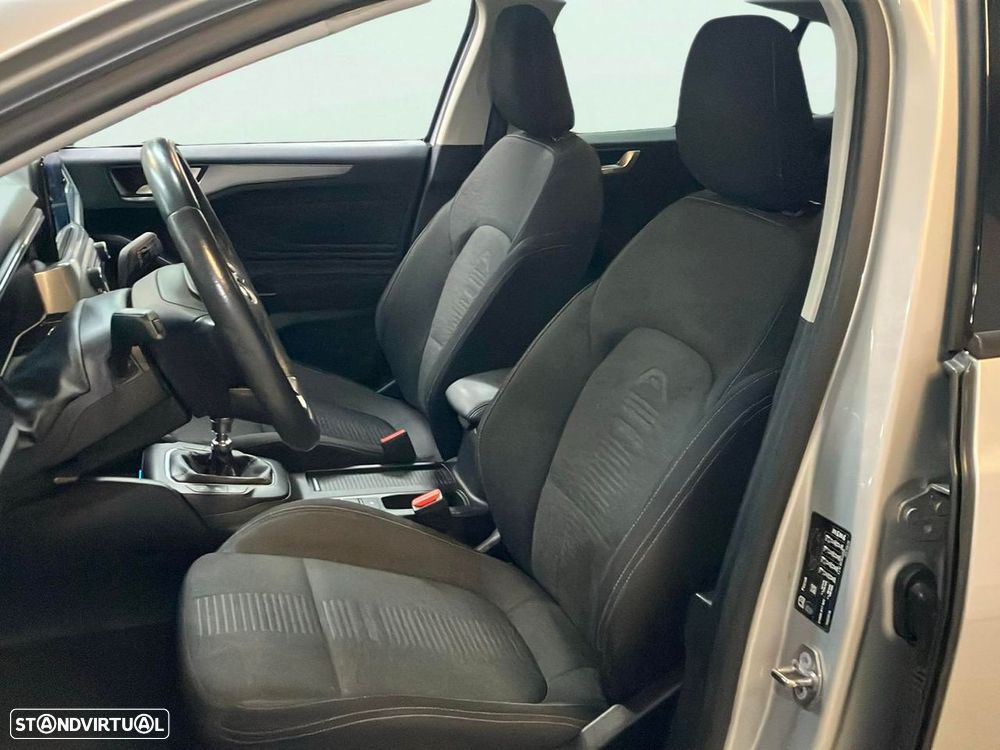 Ford Focus 1.0 EcoBoost Active X - 14