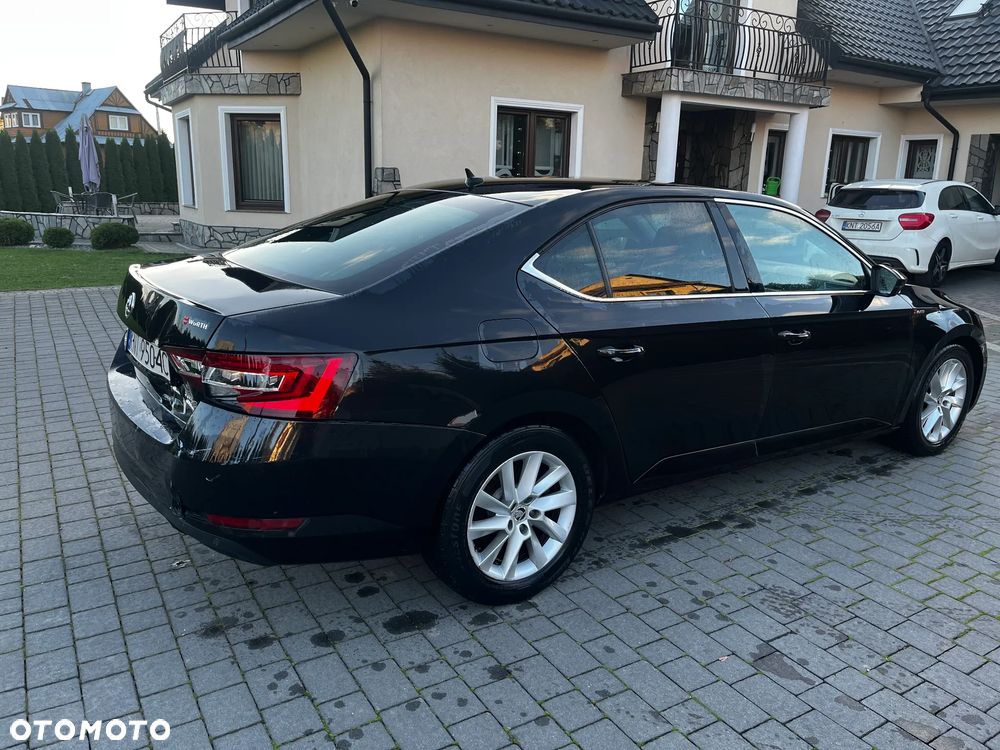 Skoda Superb 2016 photo 4