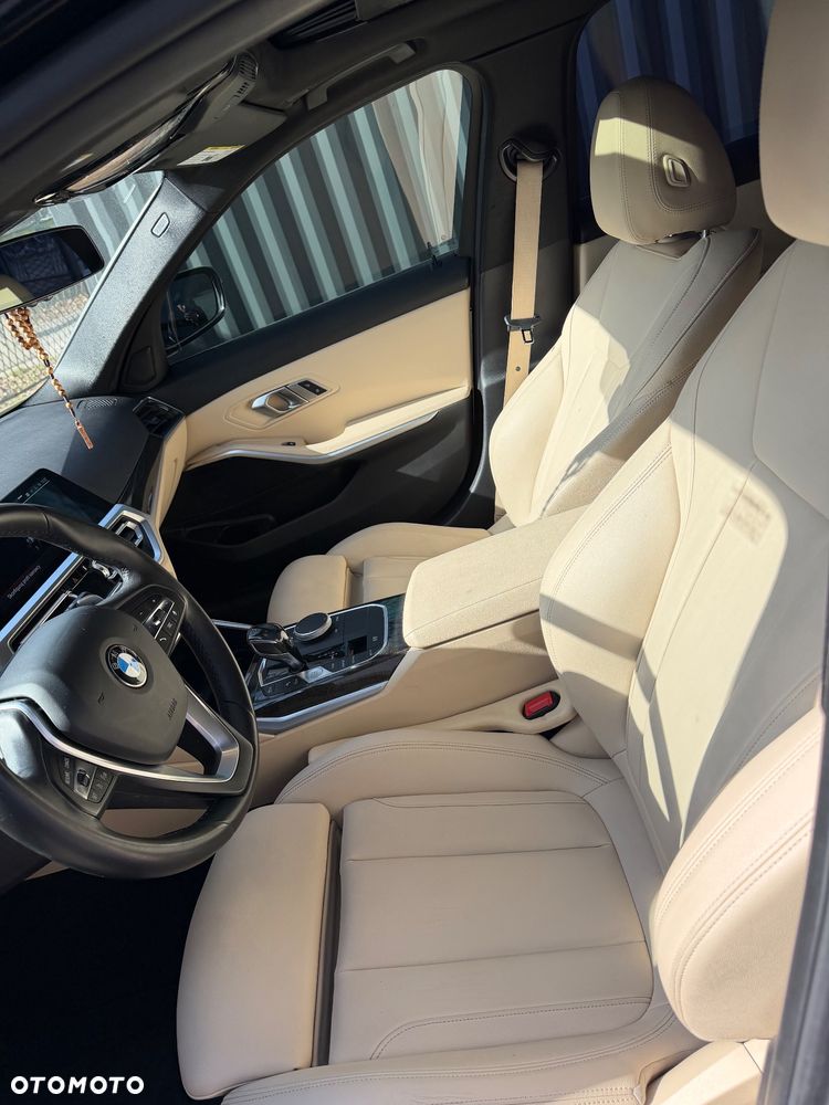 BMW Seria 3 330i - 13