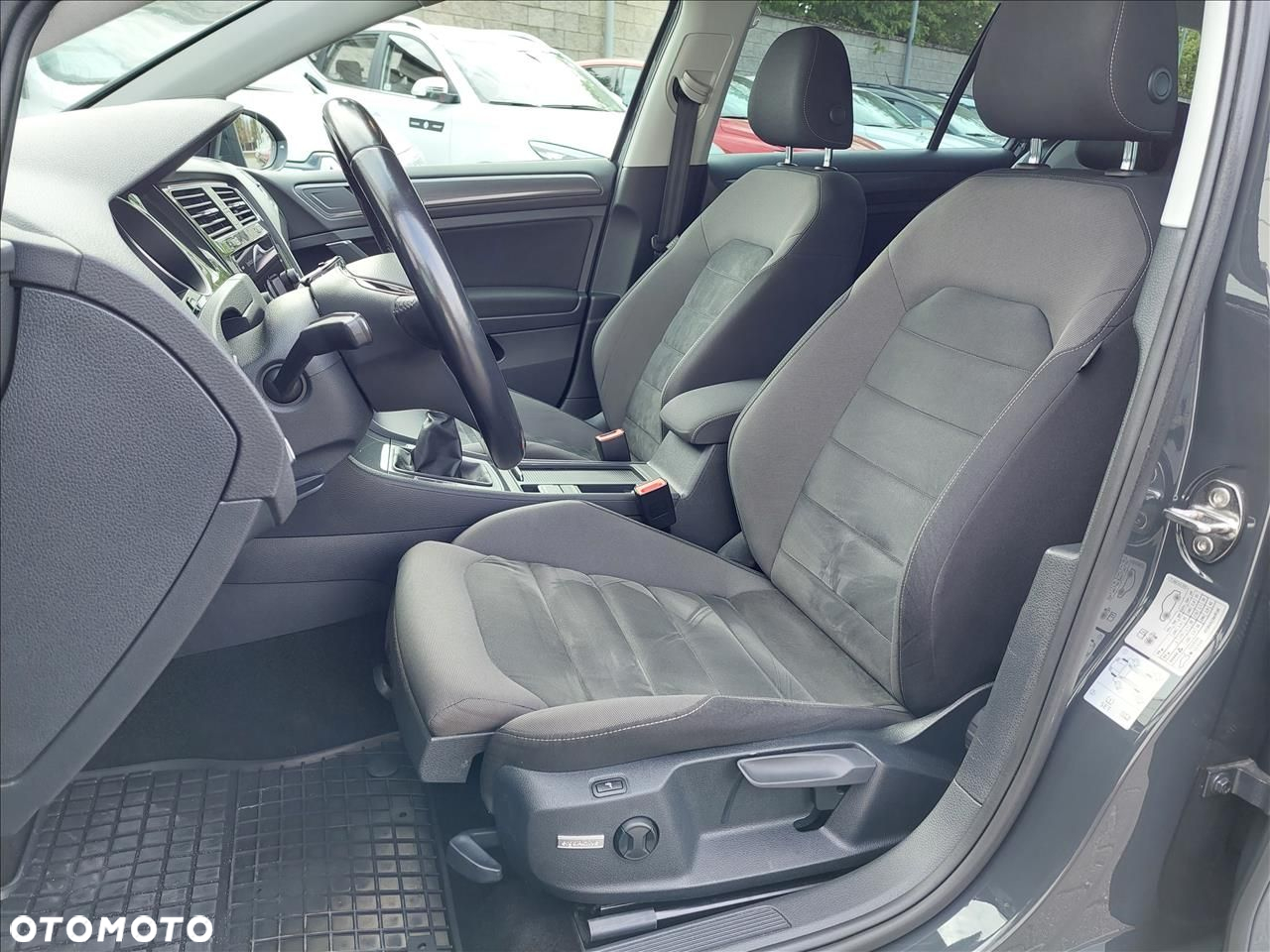 Volkswagen Golf VII 1.6 TDI BMT Comfortline - 5
