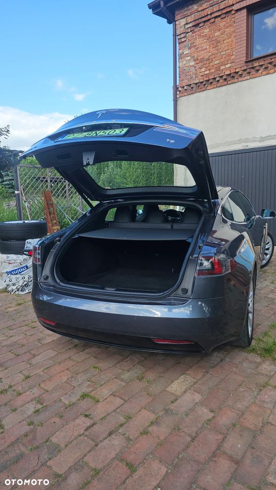 Tesla Model S - 10