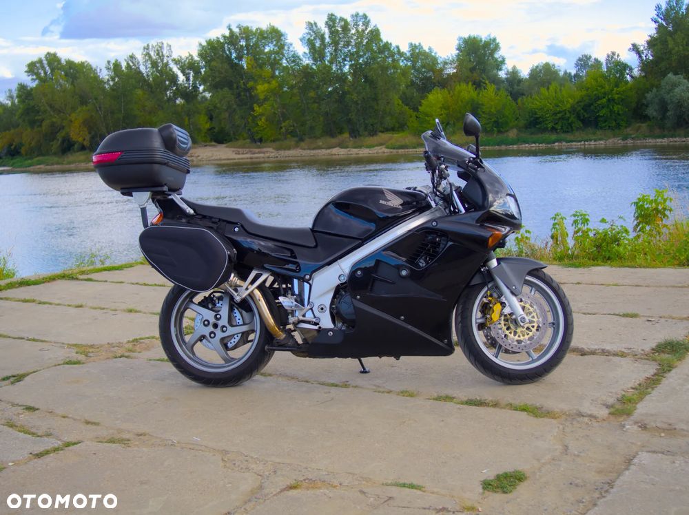 Honda VFR - 4