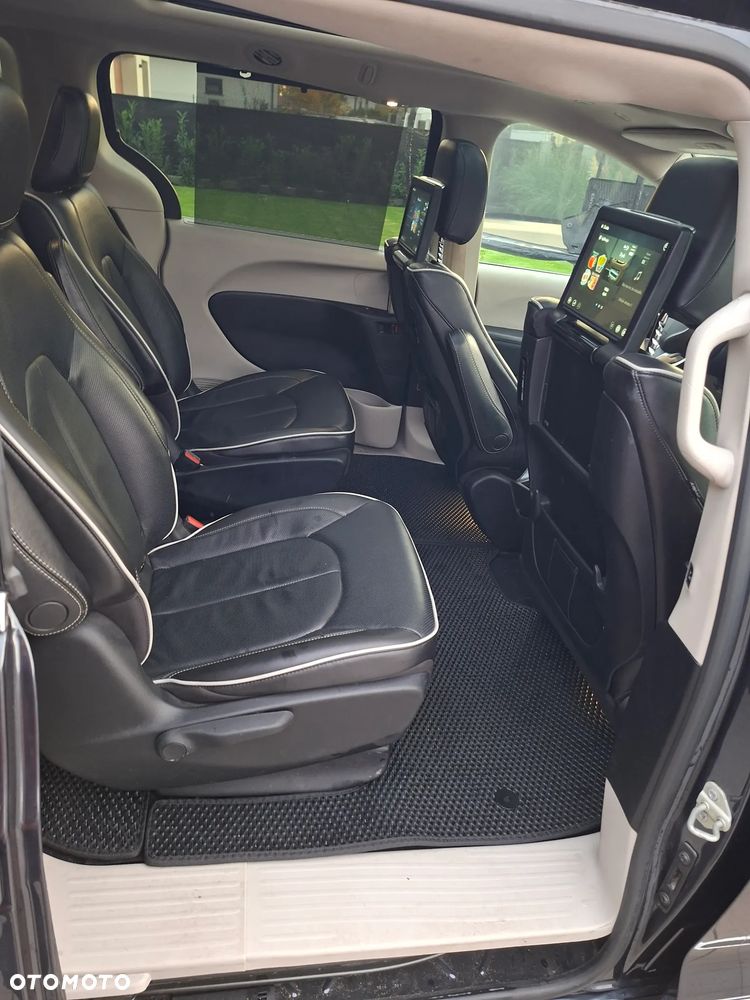 Chrysler Pacifica - 25