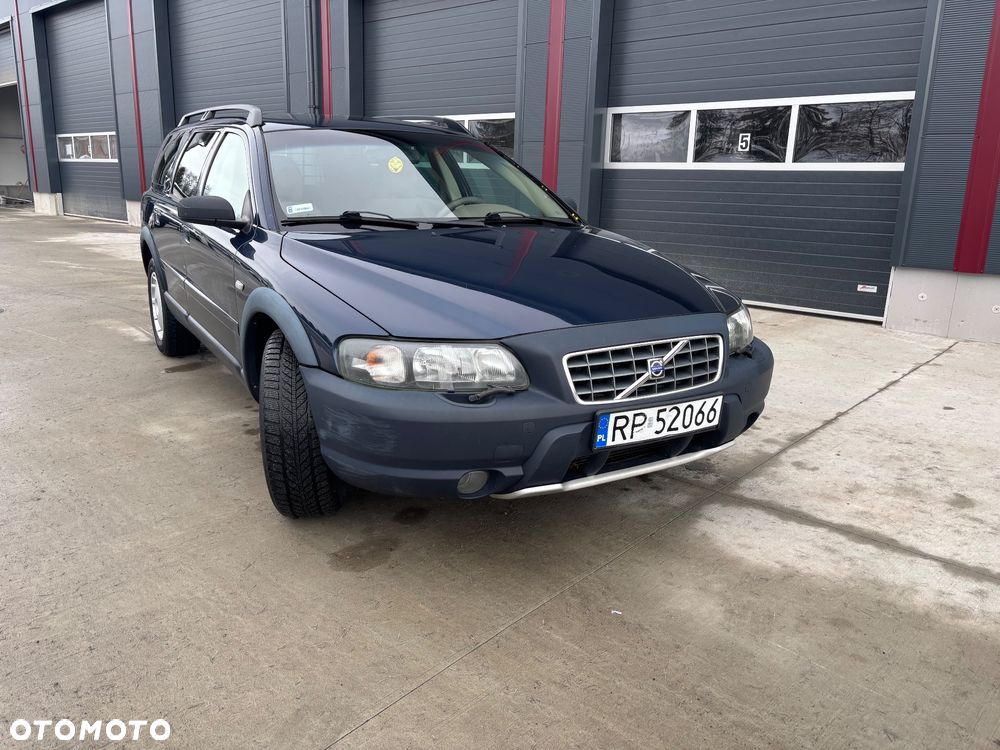 Volvo XC 70 AWD Momentum - 1