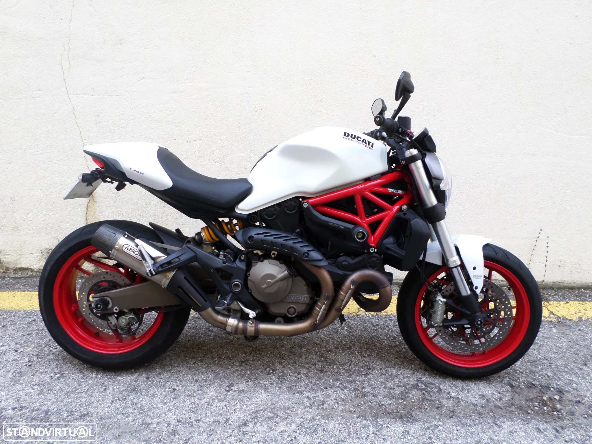 Ducati Monster 821 - 8