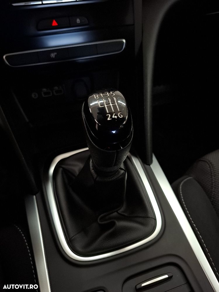 Renault Megane TCE 140 Equilibre - 16