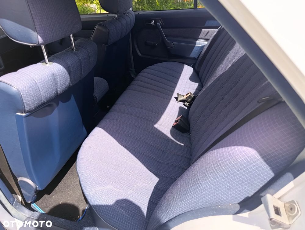 Mercedes-Benz W201 (190) - 8