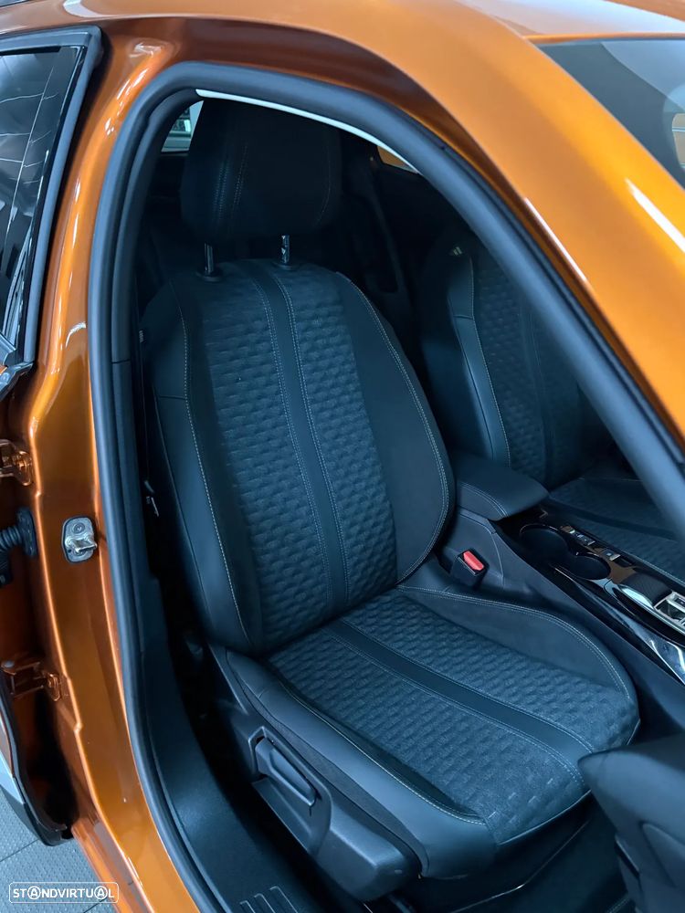 Peugeot e-2008 50 kWh Allure Pack - 17