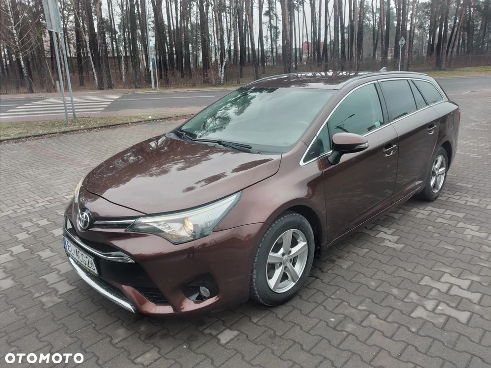 Toyota Avensis 1.6 D-4D Premium - 1