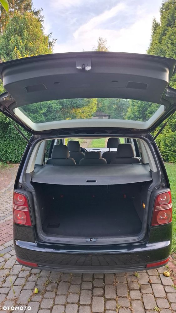 Volkswagen Touran 1.6 Conceptline - 17