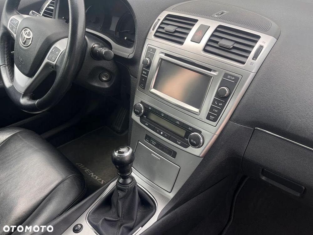 Toyota Avensis 1.6 Premium - 24