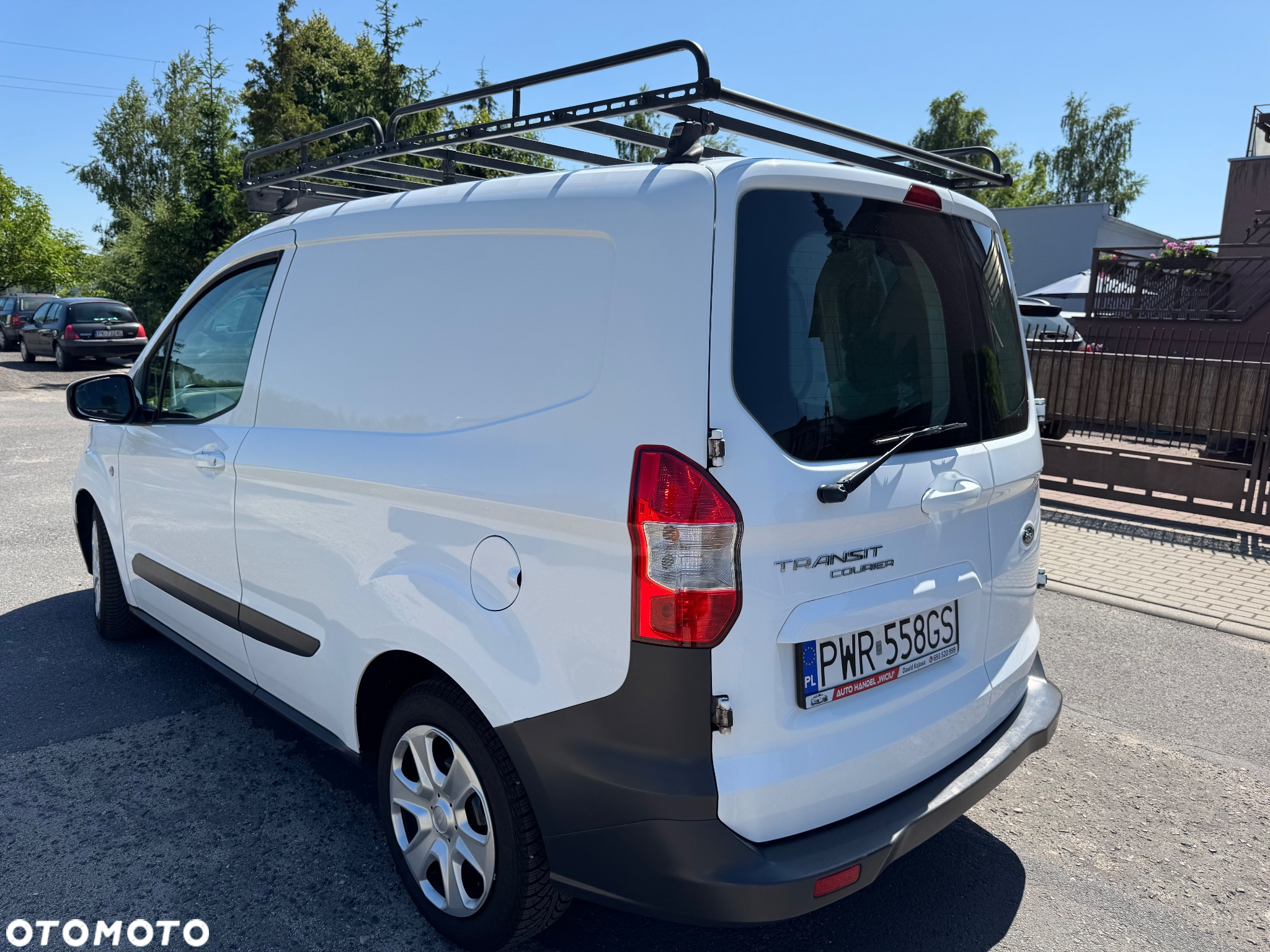 Ford Transit Courier - 18