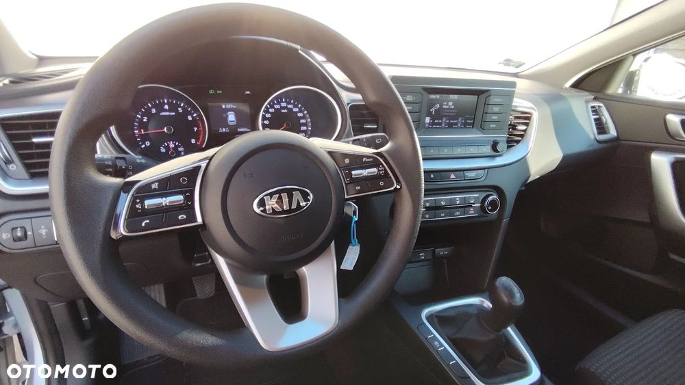 Kia Ceed - 10